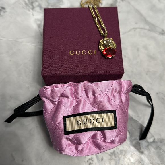NWT Gucci lion head necklace with red crystal - Picture 5 of 9